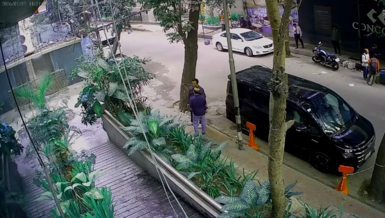 গুলশানে ভবন থেকে রড পড়ে পথচারী নিহত